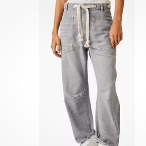Free People We The Free Moxie low slung barrel jeans 31 light gray denim NWT